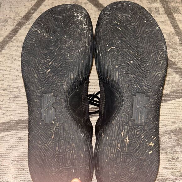 Nike Kyrie Flytrap 4 IV Black Cool Grey Size 12 Mens Basketball - Picture 5 of 6